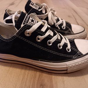 Women's Chuck Taylor All Star Madison Low Top Sneaker
